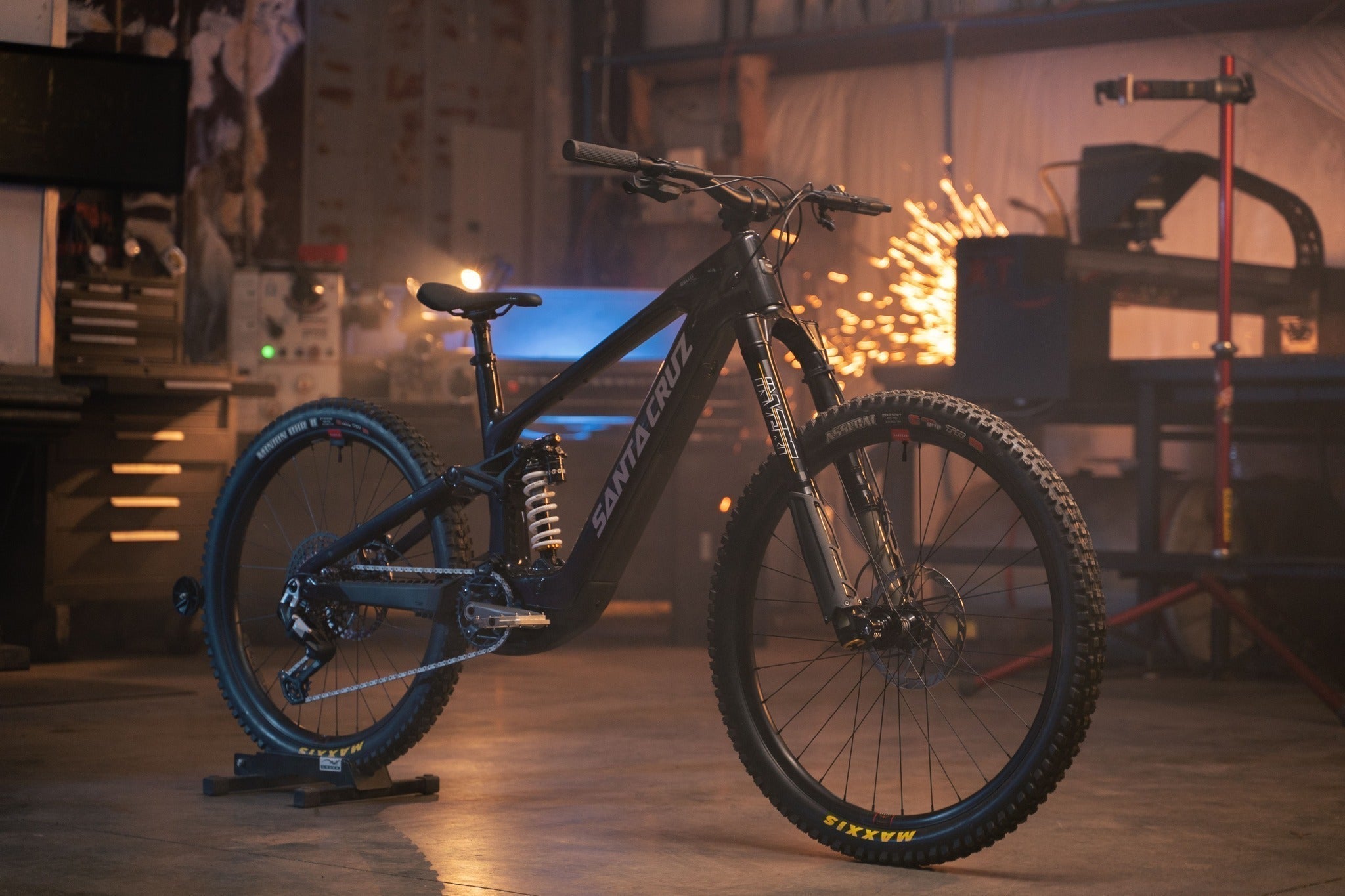 Invert Enduro Brings Inverted Forks to More Riders With Less Cost and Hassle