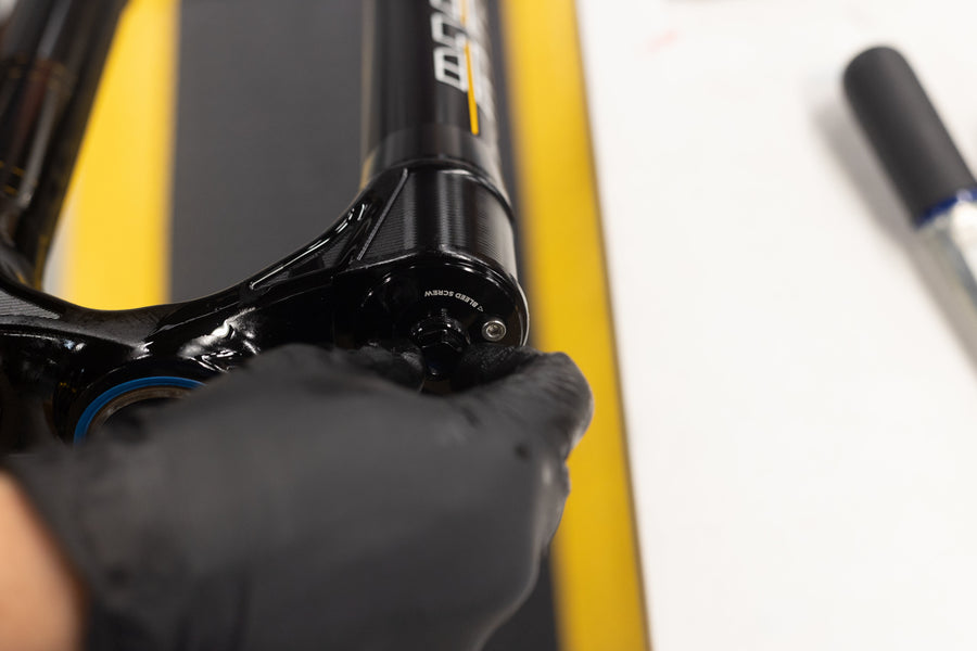 Thread on air side foot nut