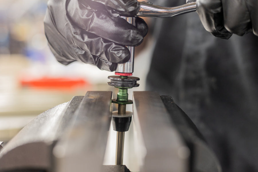 Main piston nut removal