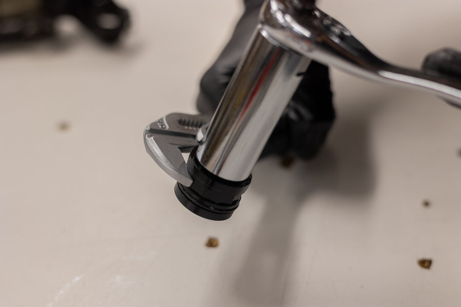 Air seal head nut removal